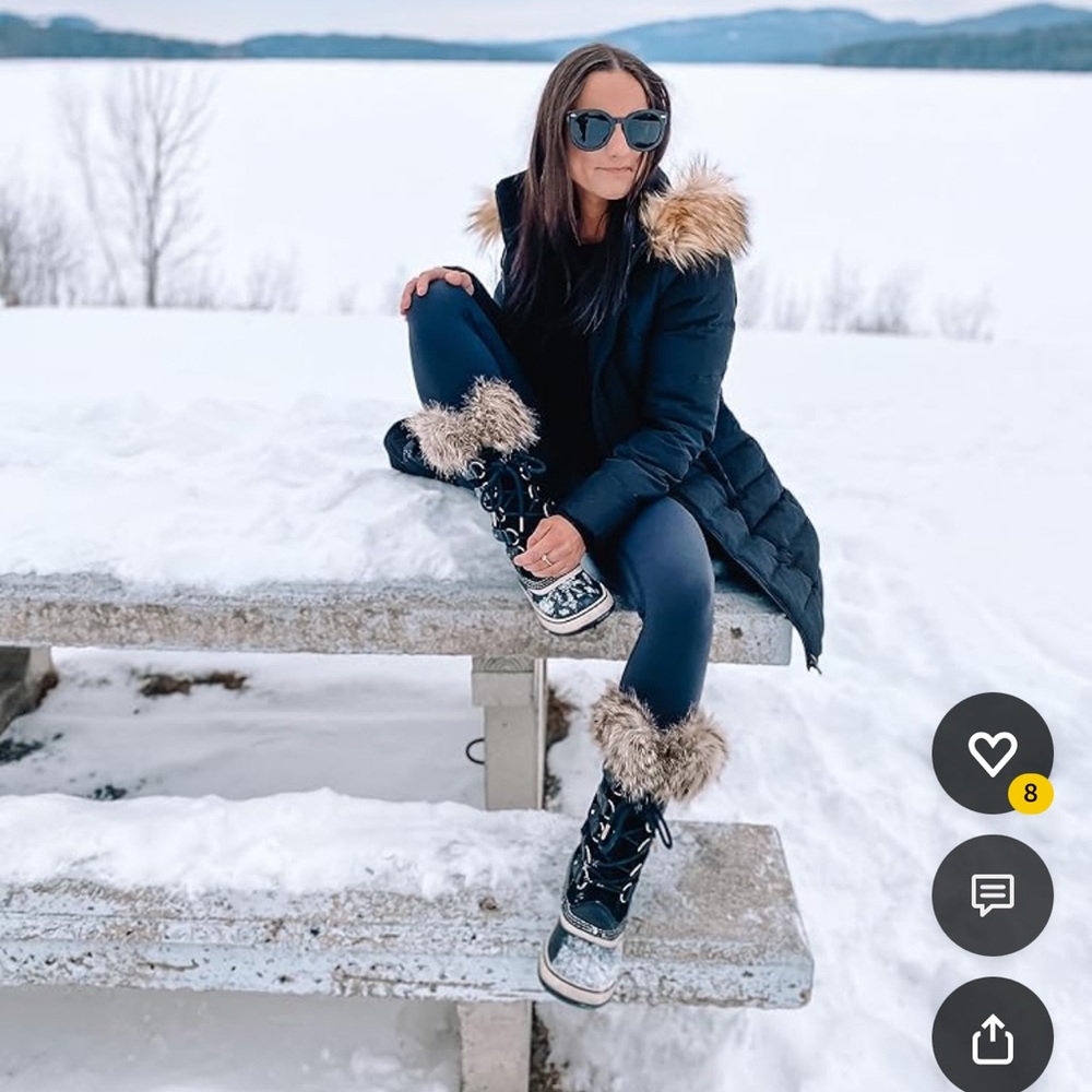 Womens Arctic Snow Gray / Black Waterproof Leather Boots Size 8